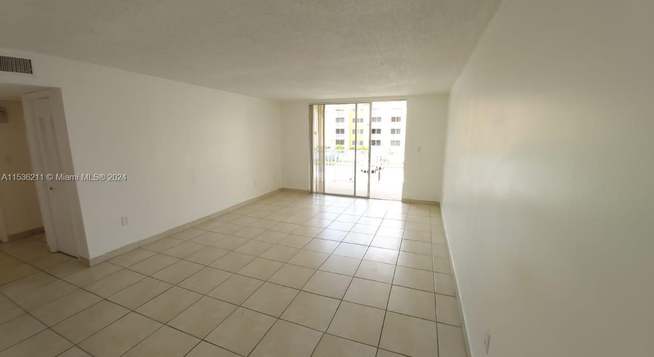 6960 Miami Gardens Dr 2-222, Hialeah, Florida 33015, 2 Bedrooms Bedrooms, ,2 BathroomsBathrooms,Residentiallease,For Rent,6960 Miami Gardens Dr 2-222,A11536211
