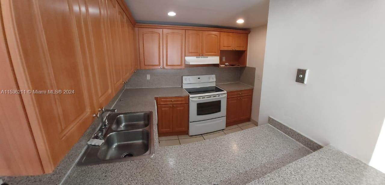 6960 Miami Gardens Dr 2-222, Hialeah, Florida 33015, 2 Bedrooms Bedrooms, ,2 BathroomsBathrooms,Residentiallease,For Rent,6960 Miami Gardens Dr 2-222,A11536211