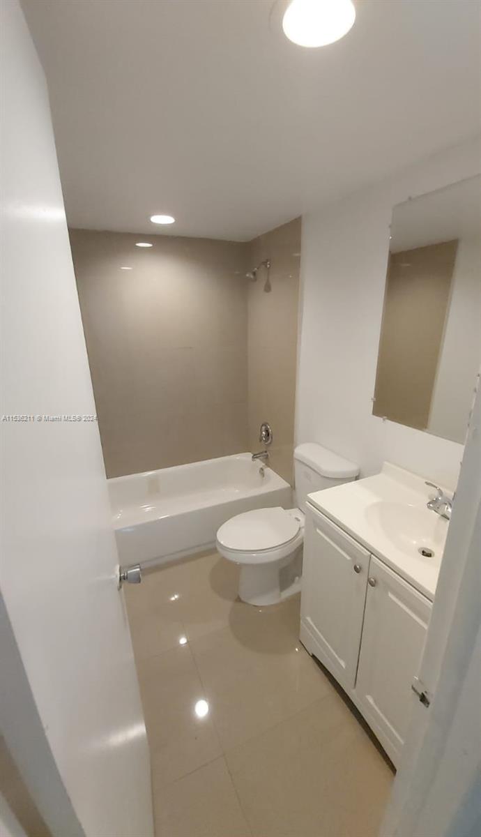 6960 Miami Gardens Dr 2-222, Hialeah, Florida 33015, 2 Bedrooms Bedrooms, ,2 BathroomsBathrooms,Residentiallease,For Rent,6960 Miami Gardens Dr 2-222,A11536211