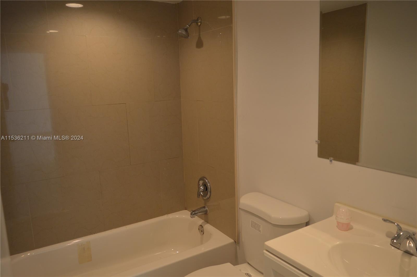 6960 Miami Gardens Dr 2-222, Hialeah, Florida 33015, 2 Bedrooms Bedrooms, ,2 BathroomsBathrooms,Residentiallease,For Rent,6960 Miami Gardens Dr 2-222,A11536211