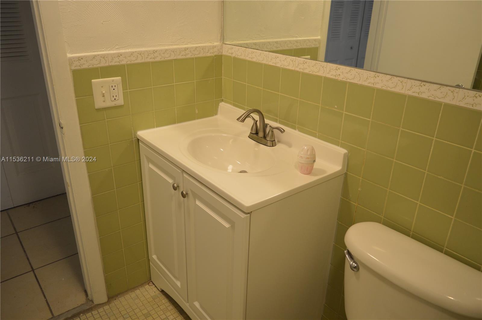 6960 Miami Gardens Dr 2-222, Hialeah, Florida 33015, 2 Bedrooms Bedrooms, ,2 BathroomsBathrooms,Residentiallease,For Rent,6960 Miami Gardens Dr 2-222,A11536211