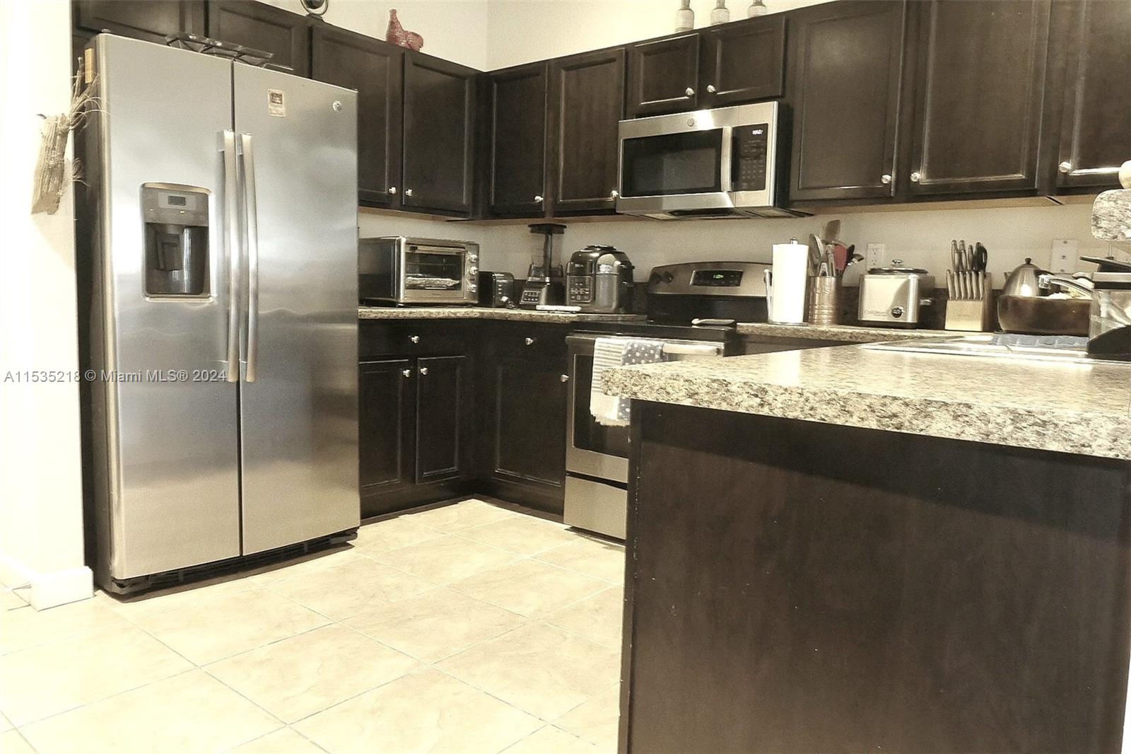 423 SE 33rd Ter, Homestead, Florida 33033, 3 Bedrooms Bedrooms, ,2 BathroomsBathrooms,Residential,For Sale,423 SE 33rd Ter,A11535218