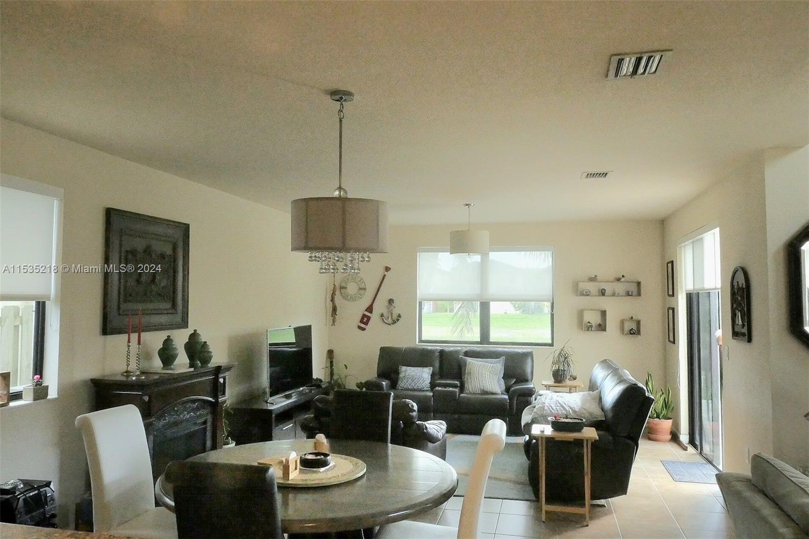 423 SE 33rd Ter, Homestead, Florida 33033, 3 Bedrooms Bedrooms, ,2 BathroomsBathrooms,Residential,For Sale,423 SE 33rd Ter,A11535218