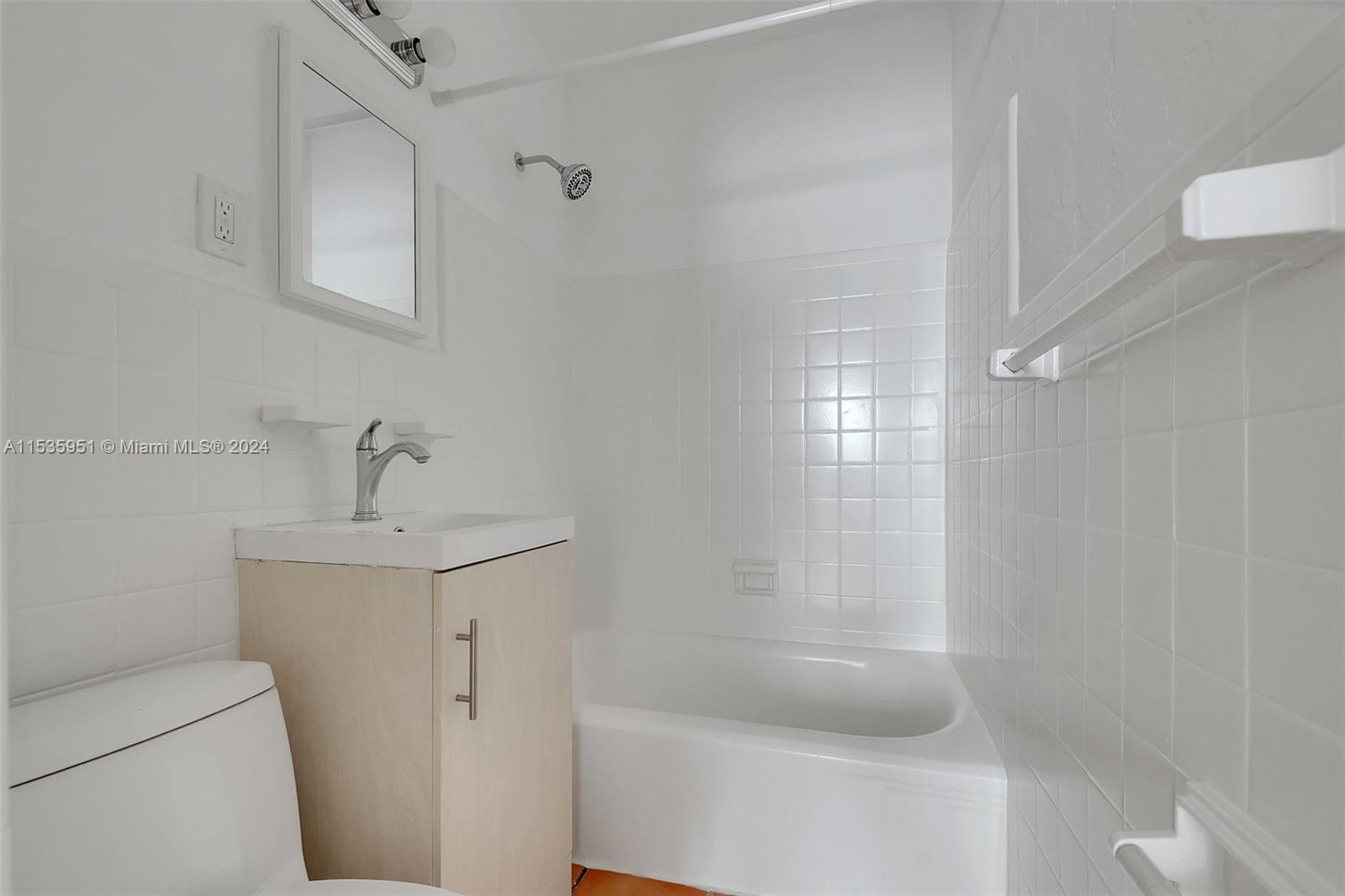 315 W 28th St 12, Miami Beach, Florida 33140, 1 Bedroom Bedrooms, ,1 BathroomBathrooms,Residentiallease,For Rent,315 W 28th St 12,A11535951