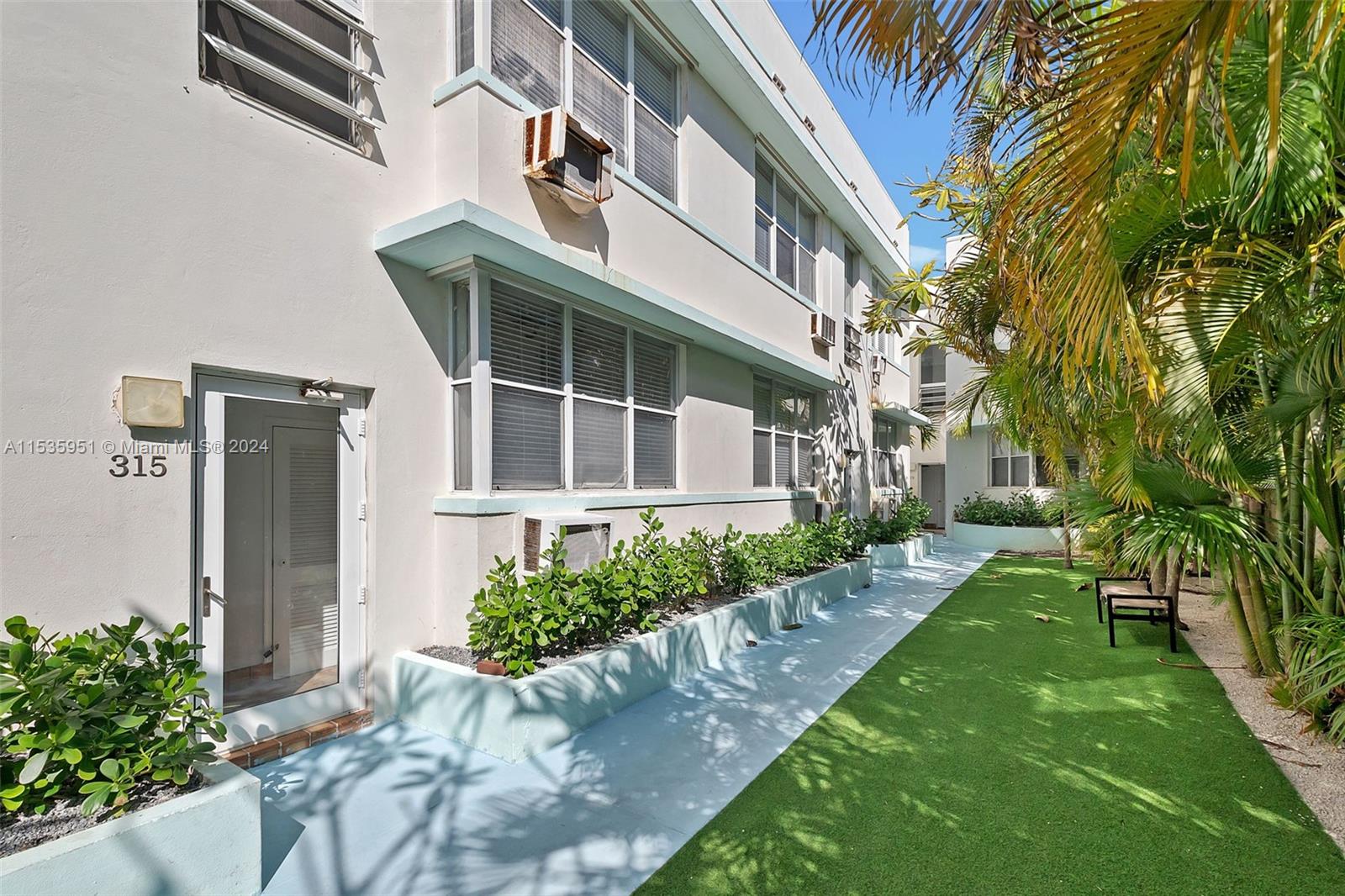 315 W 28th St 12, Miami Beach, Florida 33140, 1 Bedroom Bedrooms, ,1 BathroomBathrooms,Residentiallease,For Rent,315 W 28th St 12,A11535951