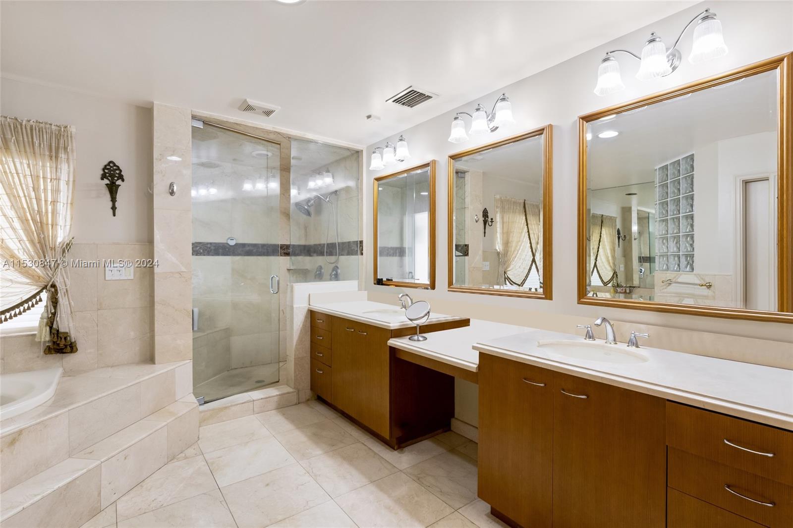 655 Hibiscus Dr, Hallandale Beach, Florida 33009, 6 Bedrooms Bedrooms, ,5 BathroomsBathrooms,Residential,For Sale,655 Hibiscus Dr,A11530847