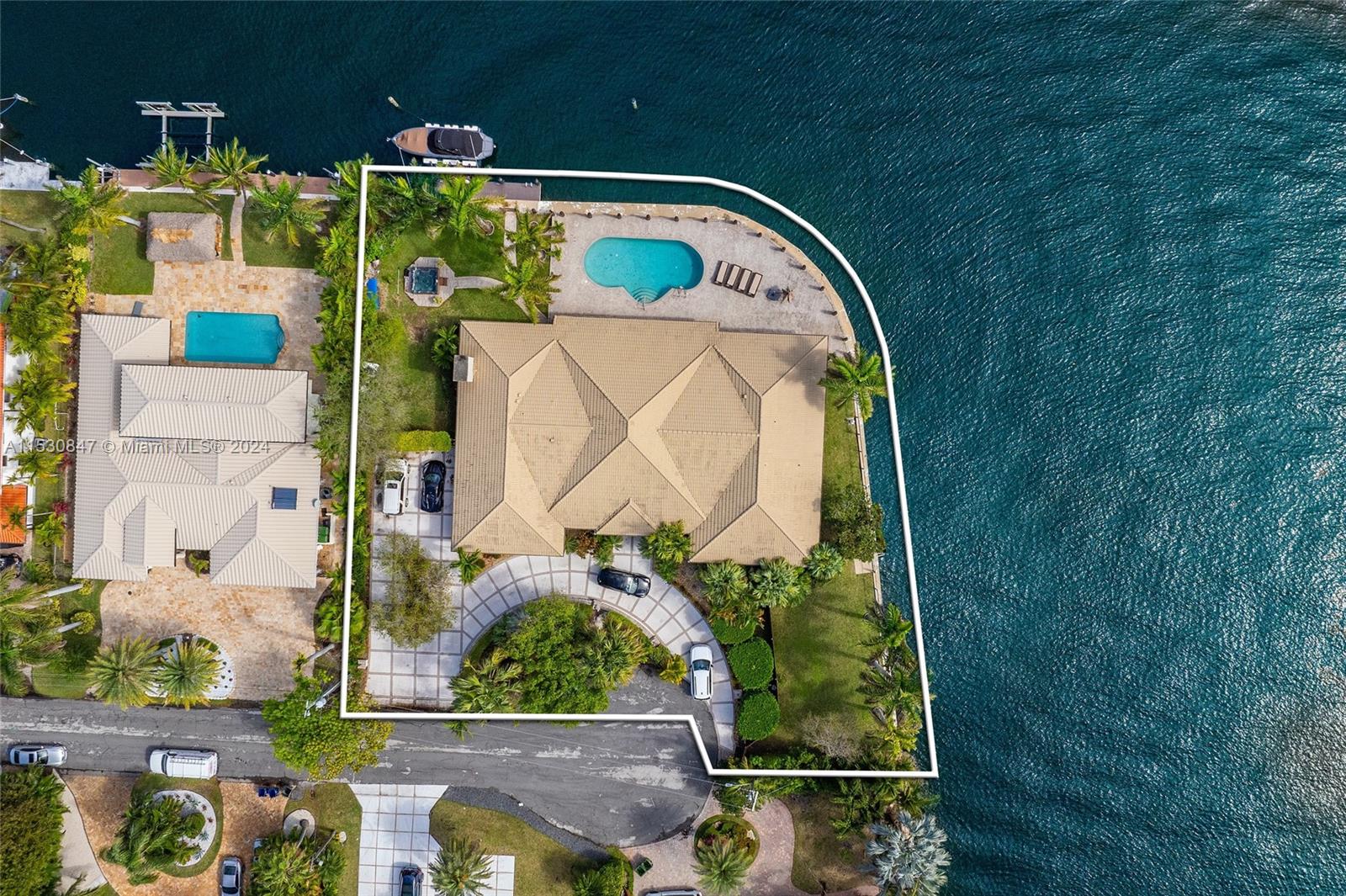 655 Hibiscus Dr, Hallandale Beach, FL, 33009 United States, 6 Bedrooms Bedrooms, ,5 BathroomsBathrooms,Residential,For Sale,Hibiscus Dr,A11530847