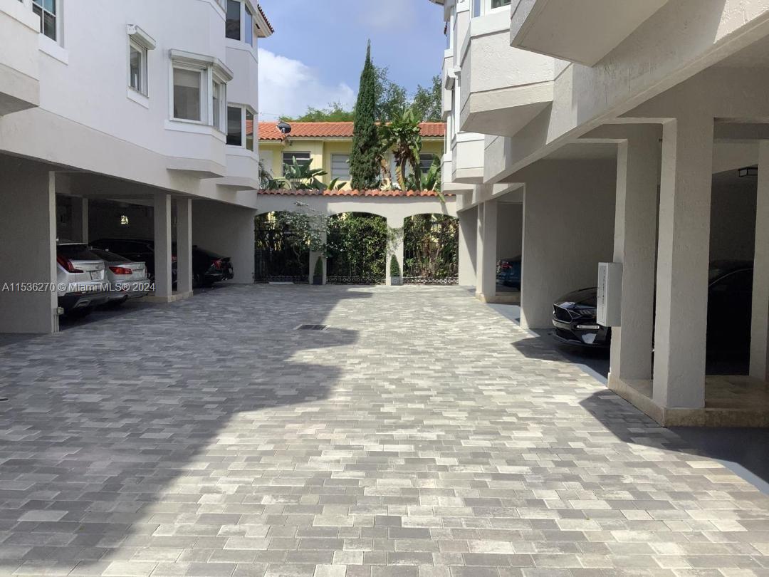 261 Navarre Ave C-4, Coral Gables, Florida 33134, 2 Bedrooms Bedrooms, ,2 BathroomsBathrooms,Residentiallease,For Rent,261 Navarre Ave C-4,A11536270