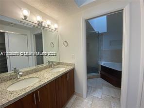 261 Navarre Ave C-4, Coral Gables, Florida 33134, 2 Bedrooms Bedrooms, ,2 BathroomsBathrooms,Residentiallease,For Rent,261 Navarre Ave C-4,A11536270