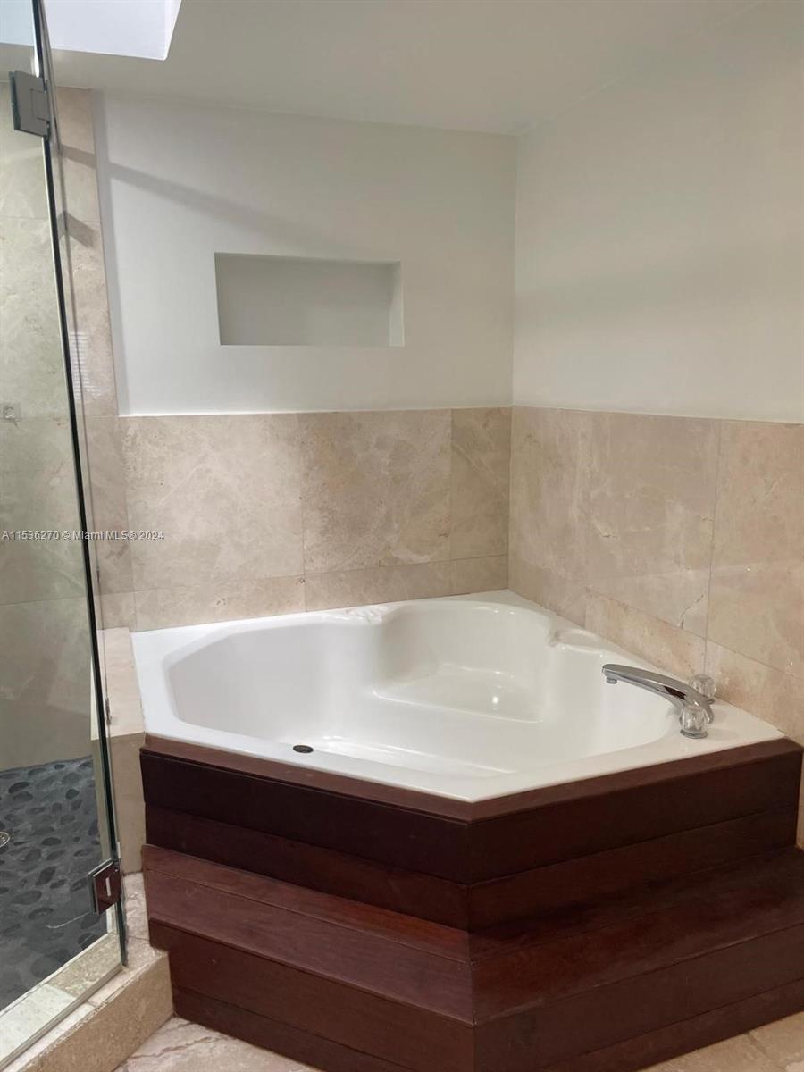 261 Navarre Ave C-4, Coral Gables, Florida 33134, 2 Bedrooms Bedrooms, ,2 BathroomsBathrooms,Residentiallease,For Rent,261 Navarre Ave C-4,A11536270