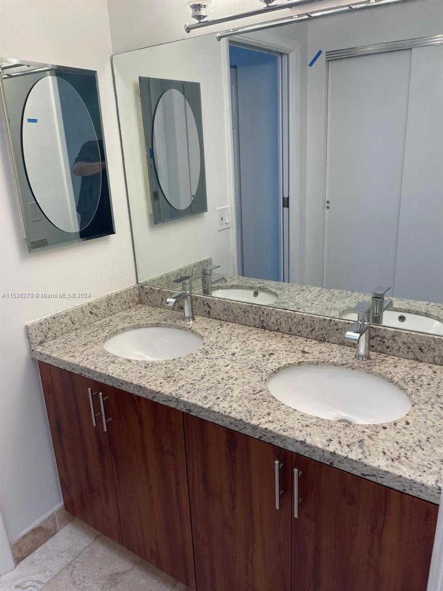 261 Navarre Ave C-4, Coral Gables, Florida 33134, 2 Bedrooms Bedrooms, ,2 BathroomsBathrooms,Residentiallease,For Rent,261 Navarre Ave C-4,A11536270