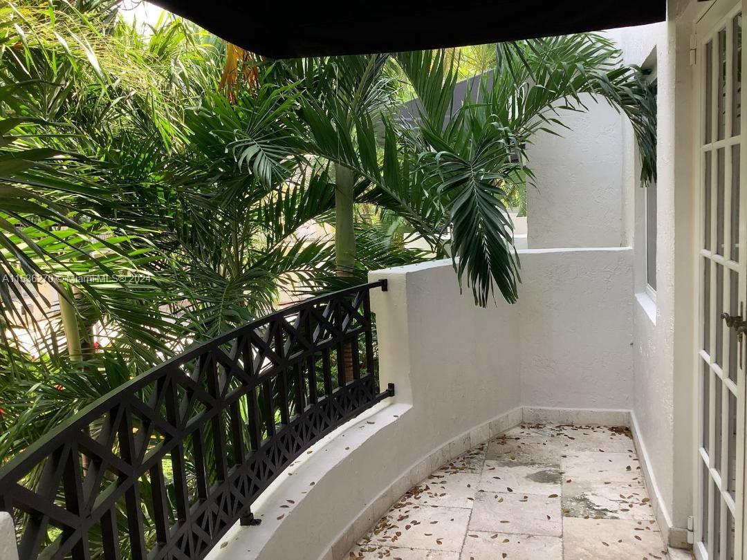 261 Navarre Ave C-4, Coral Gables, Florida 33134, 2 Bedrooms Bedrooms, ,2 BathroomsBathrooms,Residentiallease,For Rent,261 Navarre Ave C-4,A11536270