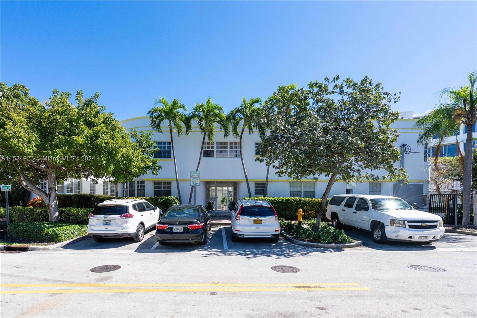 2383 Flamingo Dr 11, Miami Beach, Florida 33140, 3 Bedrooms Bedrooms, ,2 BathroomsBathrooms,Residentiallease,For Rent,2383 Flamingo Dr 11,A11534923
