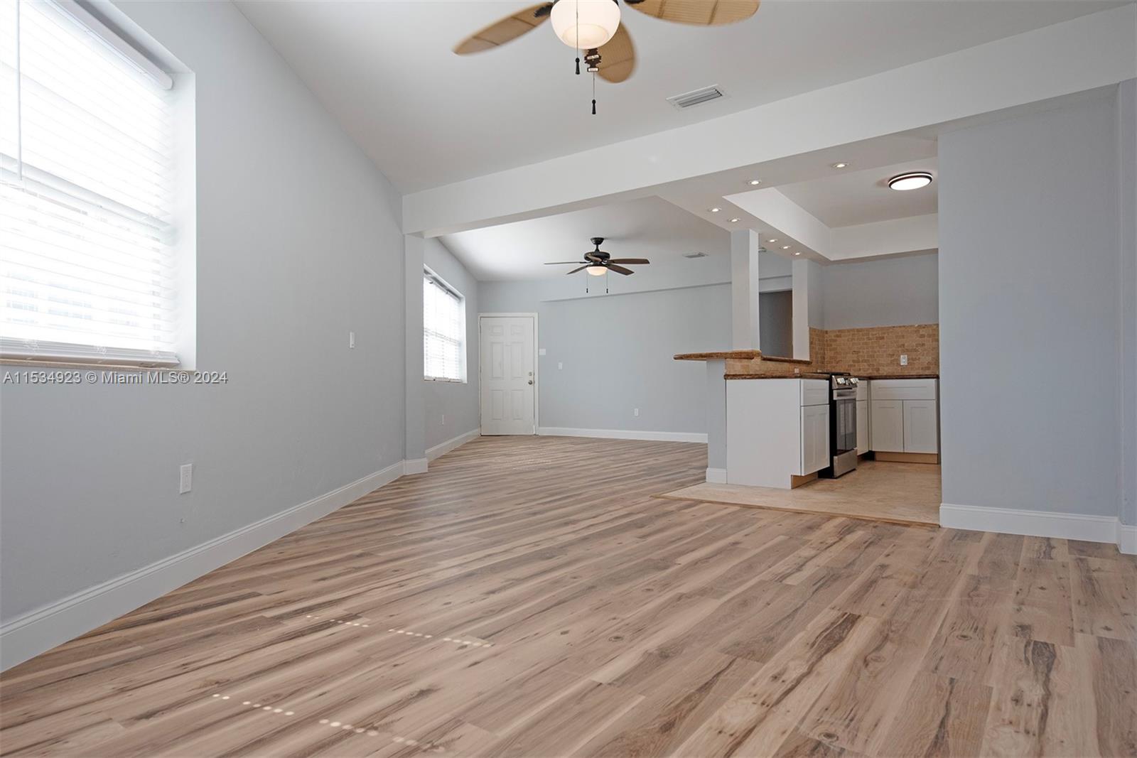 2383 Flamingo Dr 11, Miami Beach, Florida 33140, 3 Bedrooms Bedrooms, ,2 BathroomsBathrooms,Residentiallease,For Rent,2383 Flamingo Dr 11,A11534923