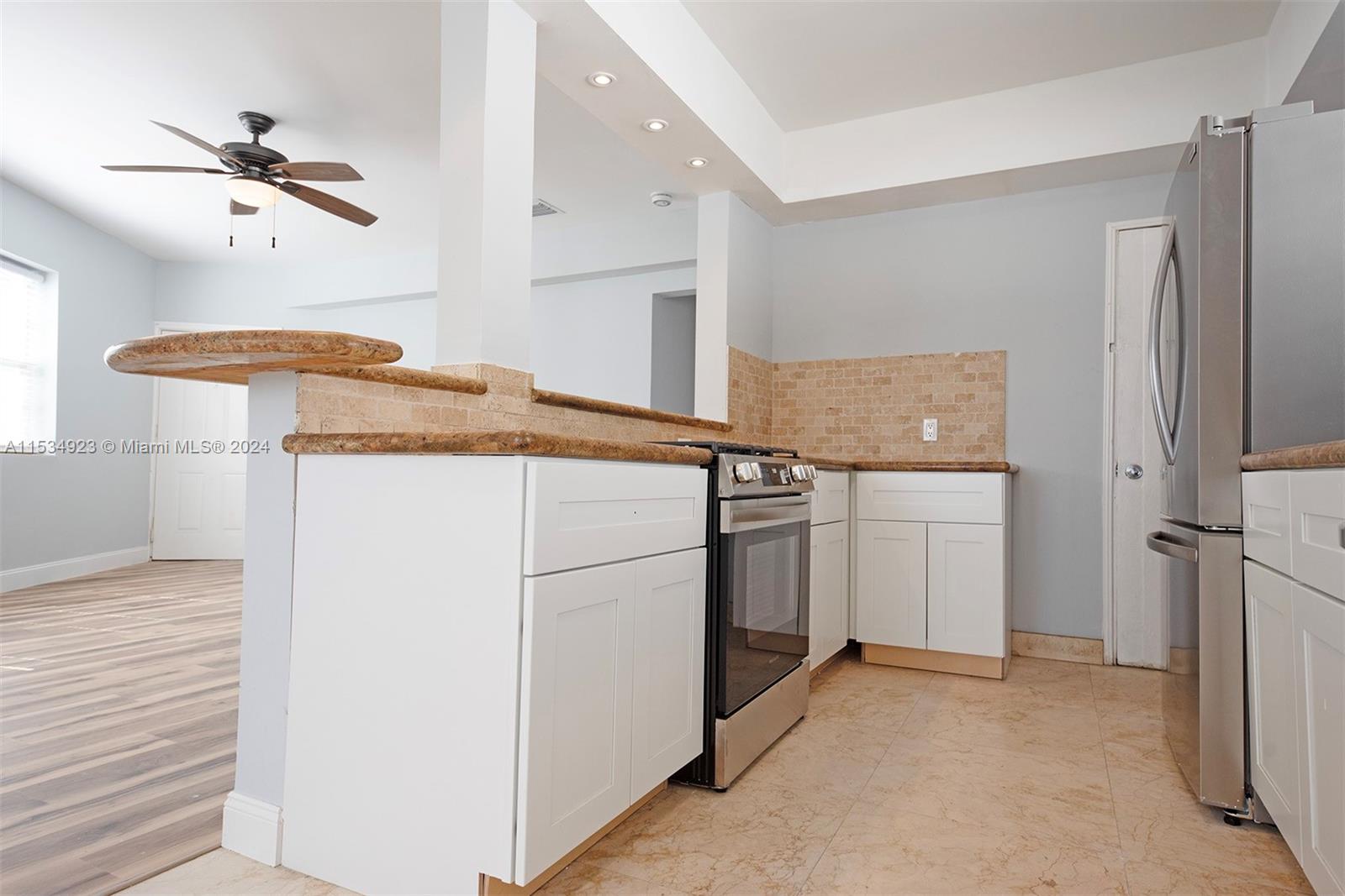 2383 Flamingo Dr 11, Miami Beach, Florida 33140, 3 Bedrooms Bedrooms, ,2 BathroomsBathrooms,Residentiallease,For Rent,2383 Flamingo Dr 11,A11534923