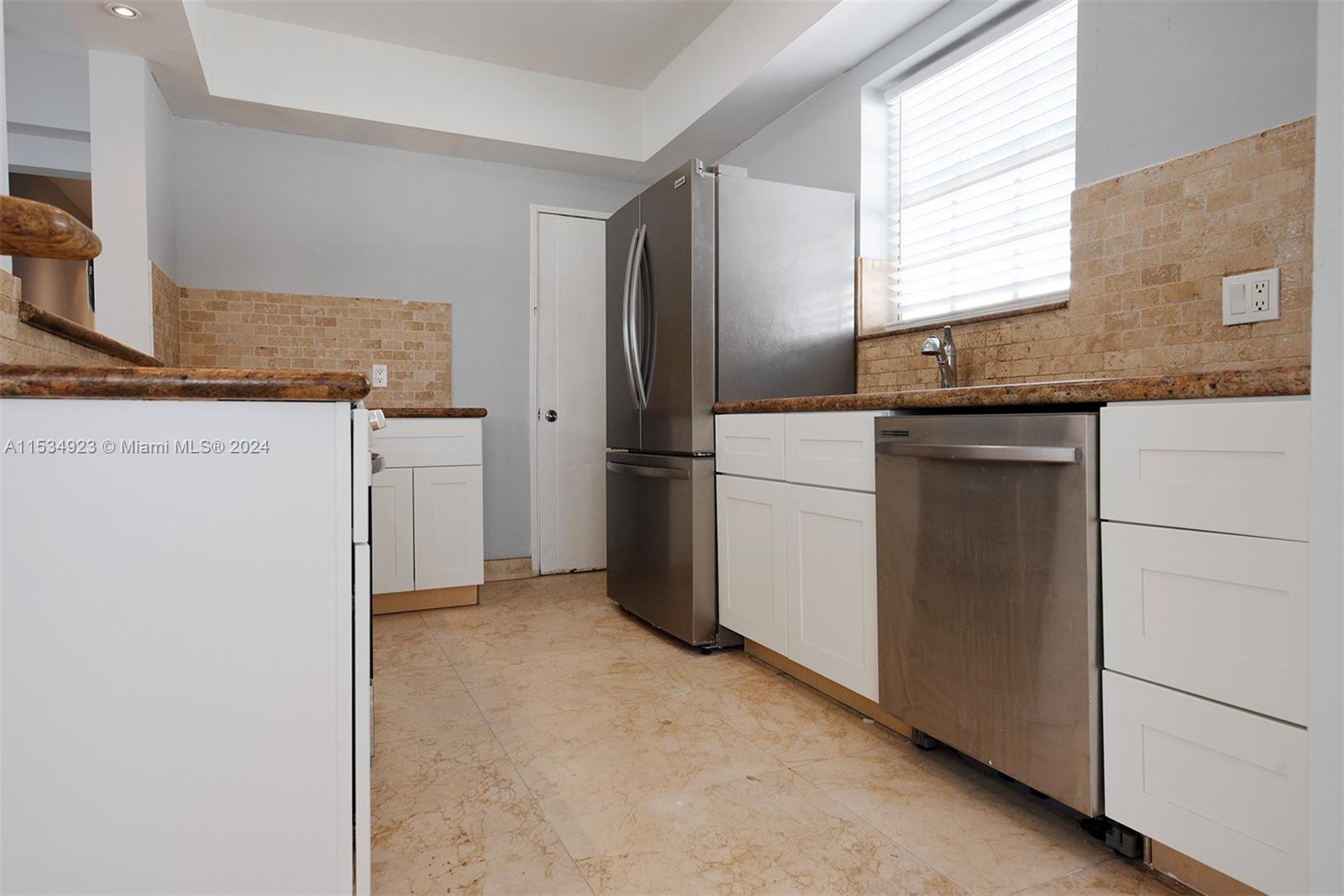 2383 Flamingo Dr 11, Miami Beach, Florida 33140, 3 Bedrooms Bedrooms, ,2 BathroomsBathrooms,Residentiallease,For Rent,2383 Flamingo Dr 11,A11534923