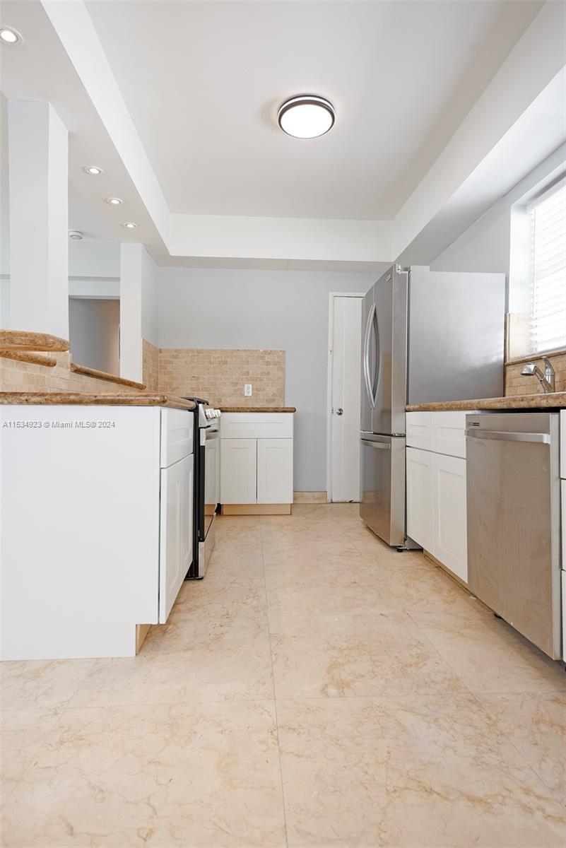 2383 Flamingo Dr 11, Miami Beach, Florida 33140, 3 Bedrooms Bedrooms, ,2 BathroomsBathrooms,Residentiallease,For Rent,2383 Flamingo Dr 11,A11534923