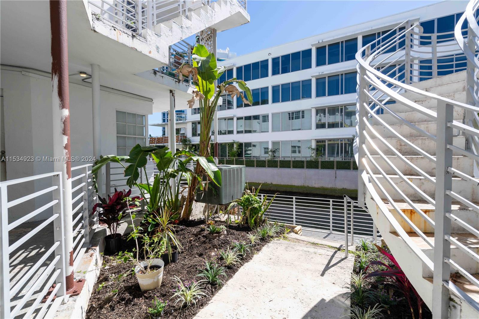 2383 Flamingo Dr 11, Miami Beach, Florida 33140, 3 Bedrooms Bedrooms, ,2 BathroomsBathrooms,Residentiallease,For Rent,2383 Flamingo Dr 11,A11534923