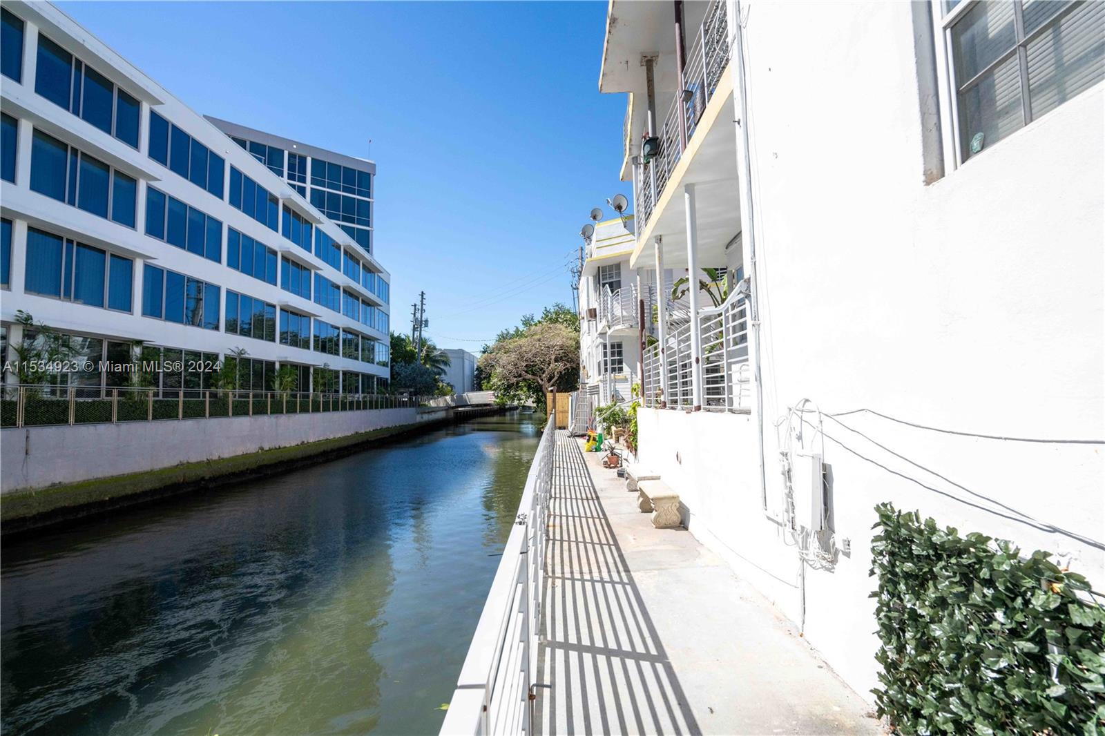 2383 Flamingo Dr 11, Miami Beach, Florida 33140, 3 Bedrooms Bedrooms, ,2 BathroomsBathrooms,Residentiallease,For Rent,2383 Flamingo Dr 11,A11534923