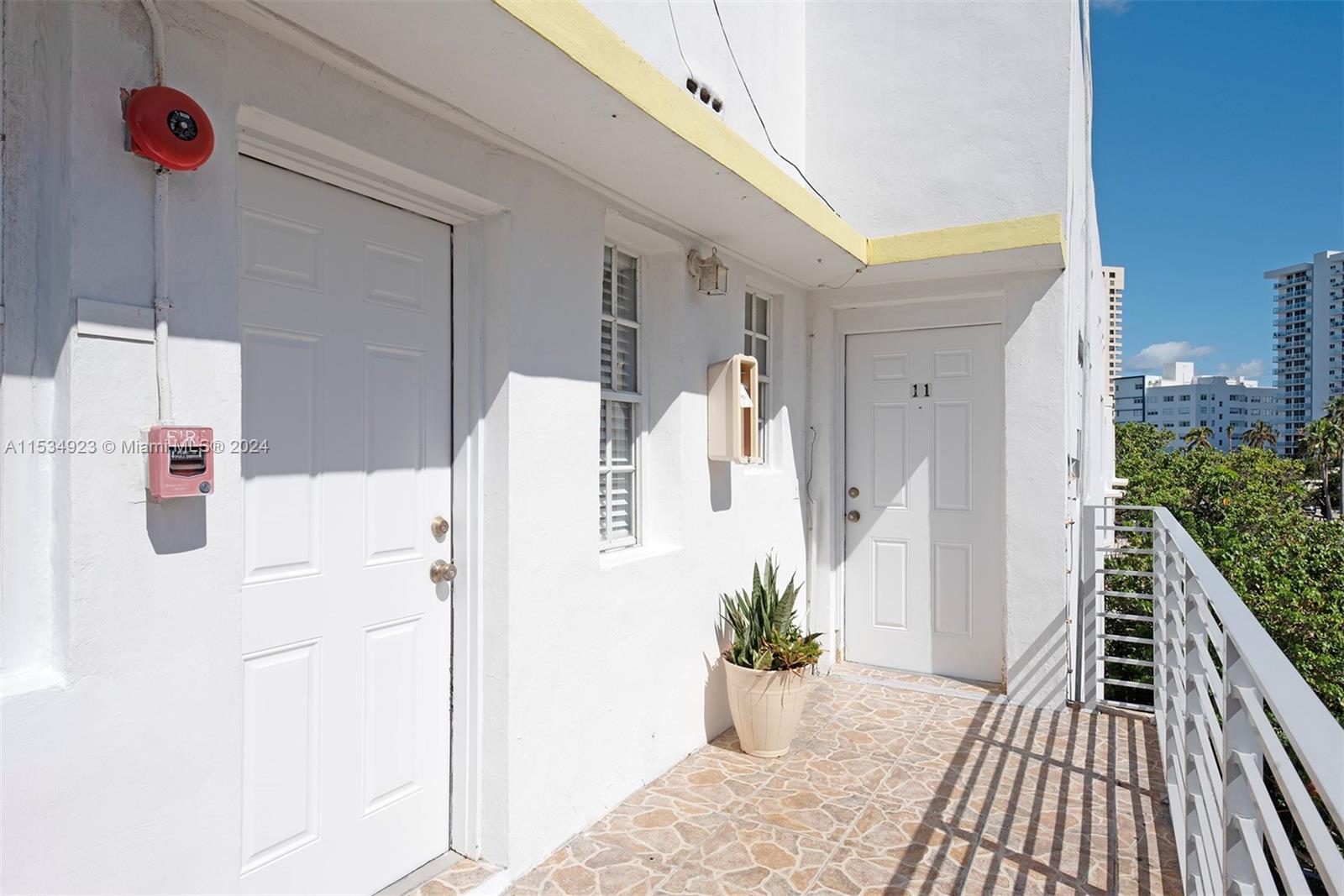 2383 Flamingo Dr 11, Miami Beach, Florida 33140, 3 Bedrooms Bedrooms, ,2 BathroomsBathrooms,Residentiallease,For Rent,2383 Flamingo Dr 11,A11534923