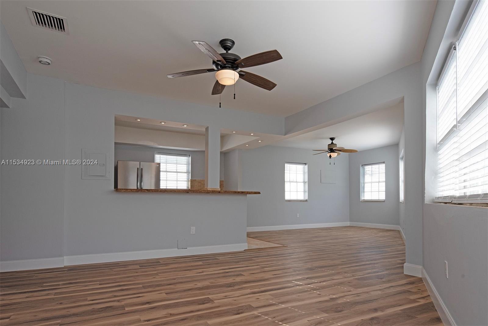 2383 Flamingo Dr 11, Miami Beach, Florida 33140, 3 Bedrooms Bedrooms, ,2 BathroomsBathrooms,Residentiallease,For Rent,2383 Flamingo Dr 11,A11534923