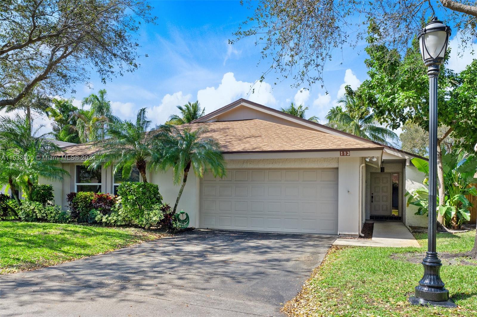 Best location- Walk to Sheridan Plaza in 10 minutes! 10 minutes to the beach. Centrally located!