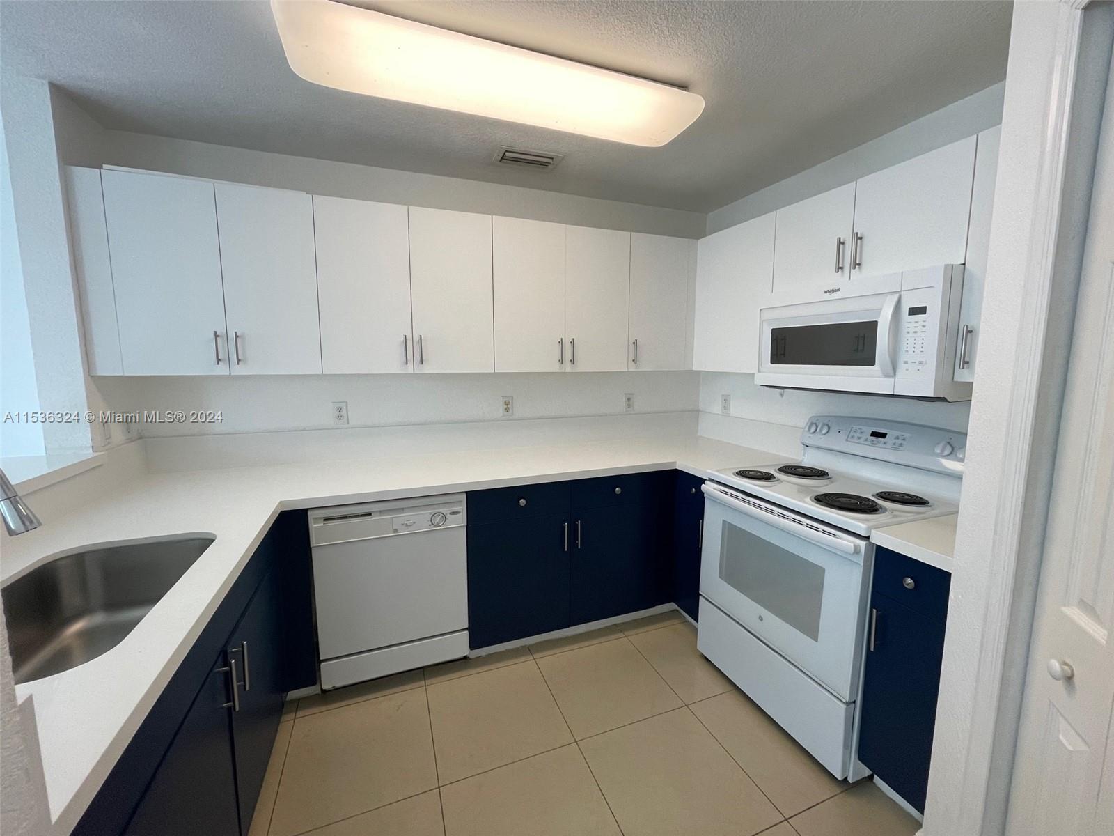 11102 NW 83rd St 104, Doral, Florida 33178, 3 Bedrooms Bedrooms, ,2 BathroomsBathrooms,Residentiallease,For Rent,11102 NW 83rd St 104,A11536324