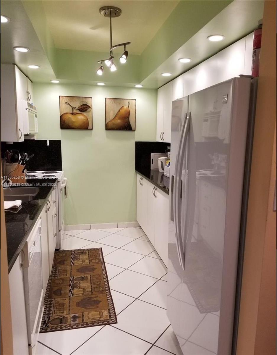 5401 Collins Ave 135, Miami Beach, Florida 33140, 2 Bedrooms Bedrooms, ,2 BathroomsBathrooms,Residential,For Sale,5401 Collins Ave 135,A11536258