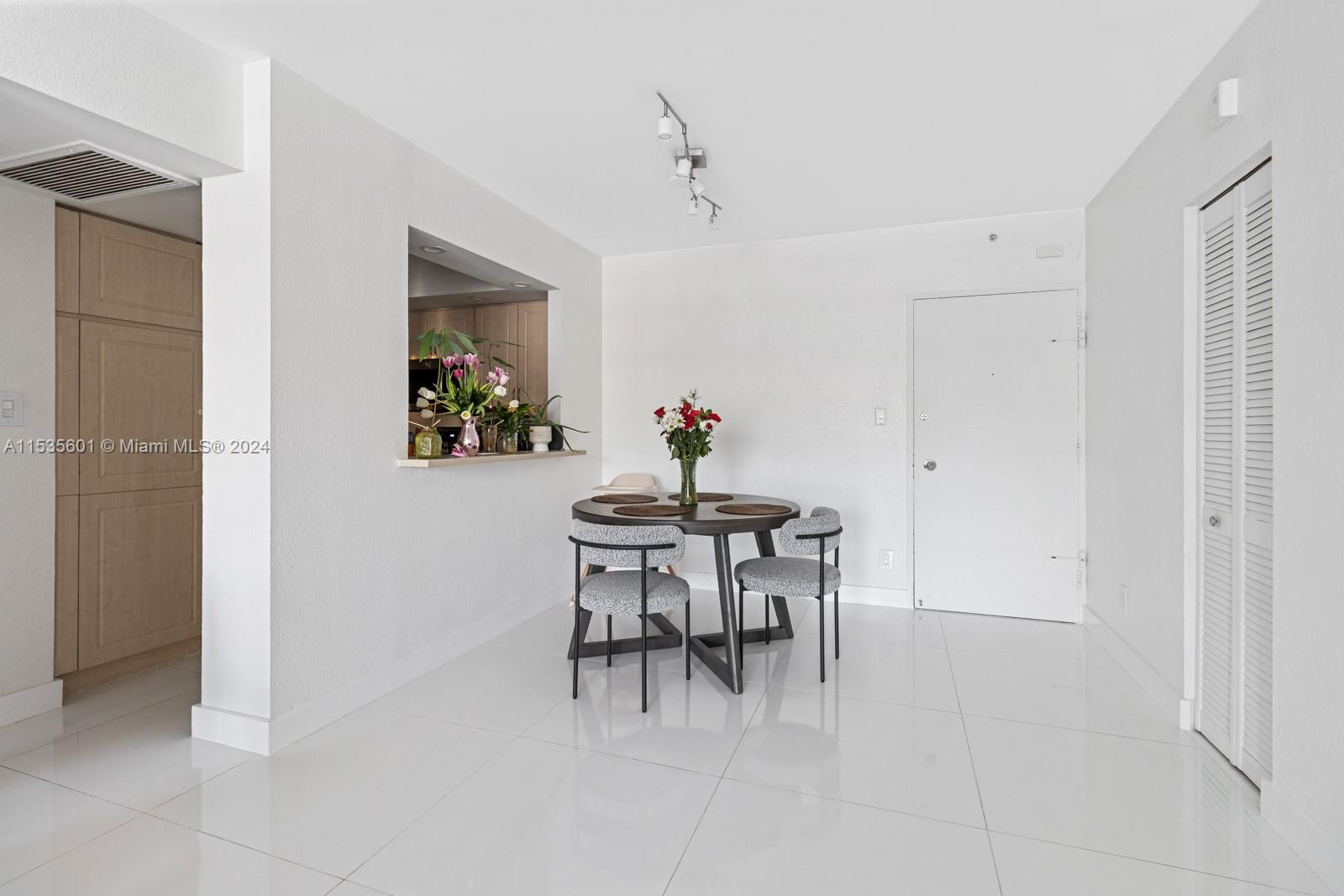 5600 Collins Ave 15D, Miami Beach, Florida 33140, 2 Bedrooms Bedrooms, ,2 BathroomsBathrooms,Residential,For Sale,5600 Collins Ave 15D,A11535601