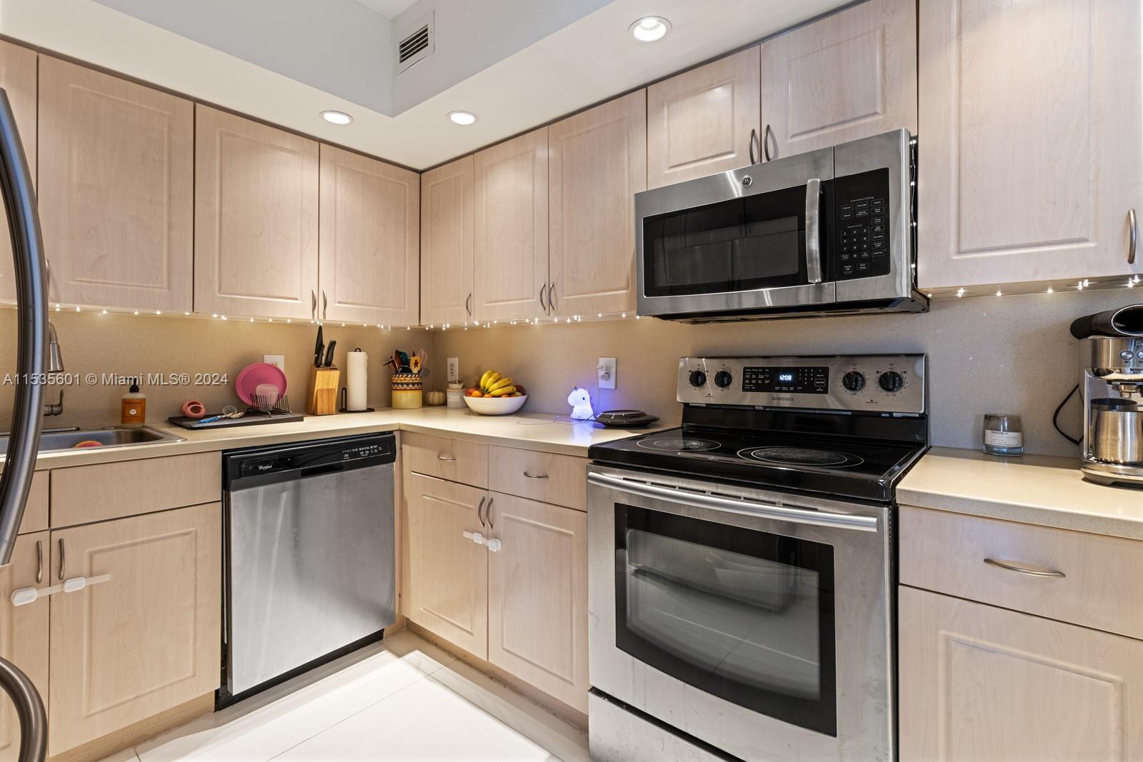 5600 Collins Ave 15D, Miami Beach, Florida 33140, 2 Bedrooms Bedrooms, ,2 BathroomsBathrooms,Residential,For Sale,5600 Collins Ave 15D,A11535601