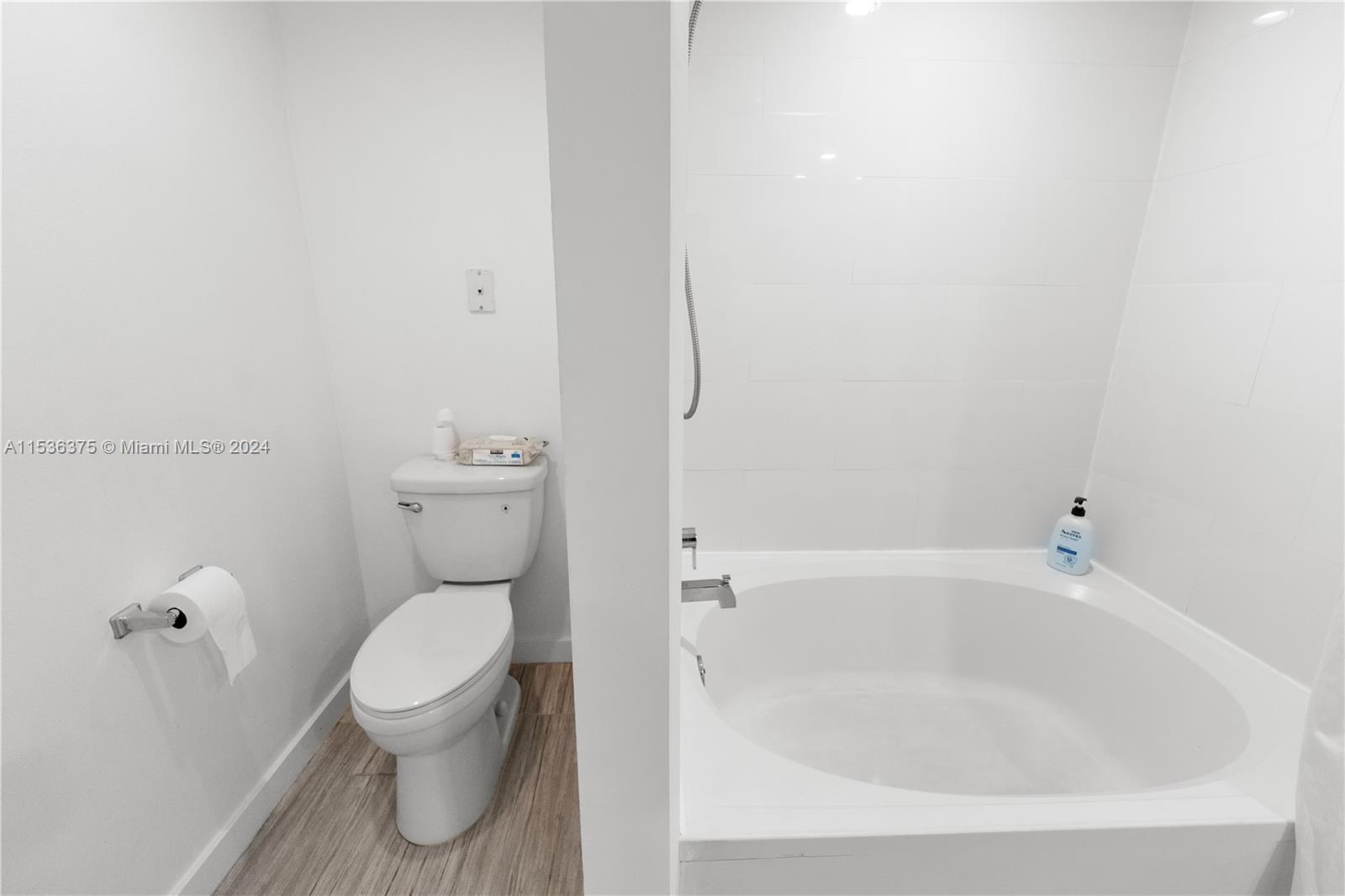 3155 184th St, Aventura, FL, 33160 United States, 1 Bedroom Bedrooms, ,1 BathroomBathrooms,Residential,For Sale,184th St,A11536375