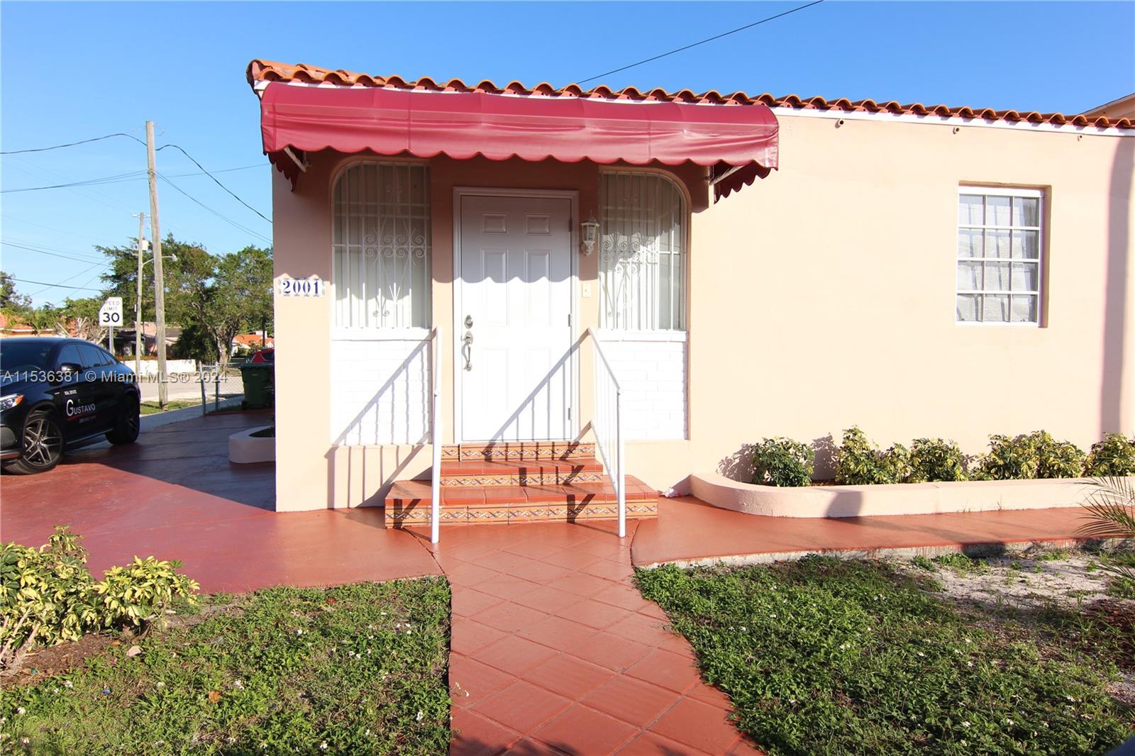 2001 SW 17 AVE 2001, Miami, Florida 33145, 2 Bedrooms Bedrooms, ,1 BathroomBathrooms,Residentiallease,For Rent,2001 SW 17 AVE 2001,A11536381