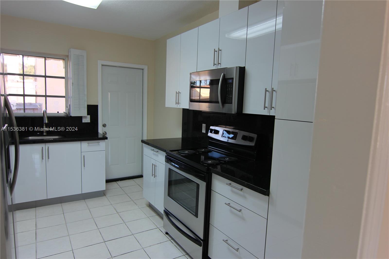 2001 SW 17 AVE 2001, Miami, Florida 33145, 2 Bedrooms Bedrooms, ,1 BathroomBathrooms,Residentiallease,For Rent,2001 SW 17 AVE 2001,A11536381