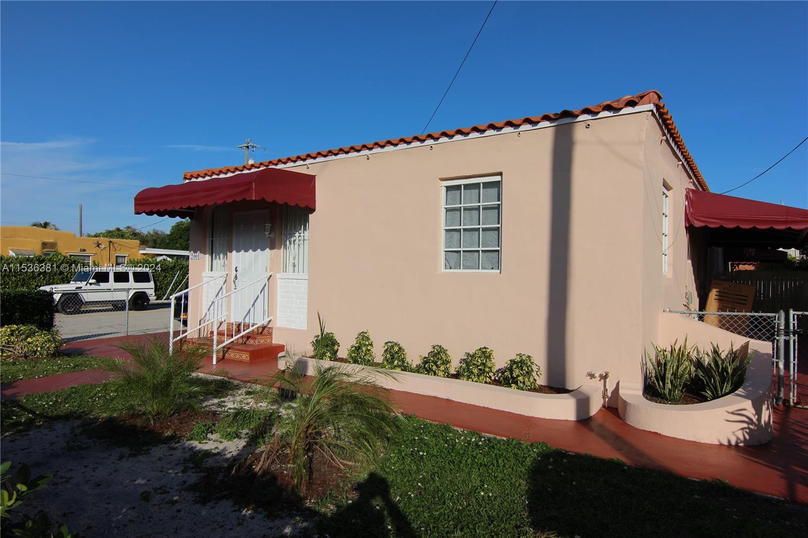 2001 SW 17 AVE 2001, Miami, Florida 33145, 2 Bedrooms Bedrooms, ,1 BathroomBathrooms,Residentiallease,For Rent,2001 SW 17 AVE 2001,A11536381