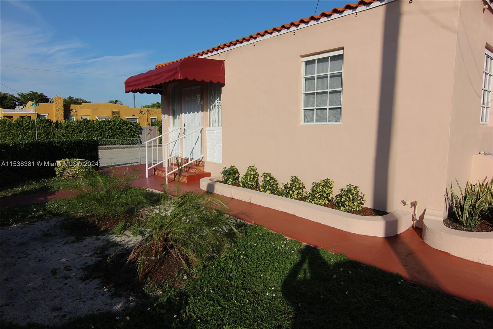 2001 SW 17 AVE 2001, Miami, Florida 33145, 2 Bedrooms Bedrooms, ,1 BathroomBathrooms,Residentiallease,For Rent,2001 SW 17 AVE 2001,A11536381