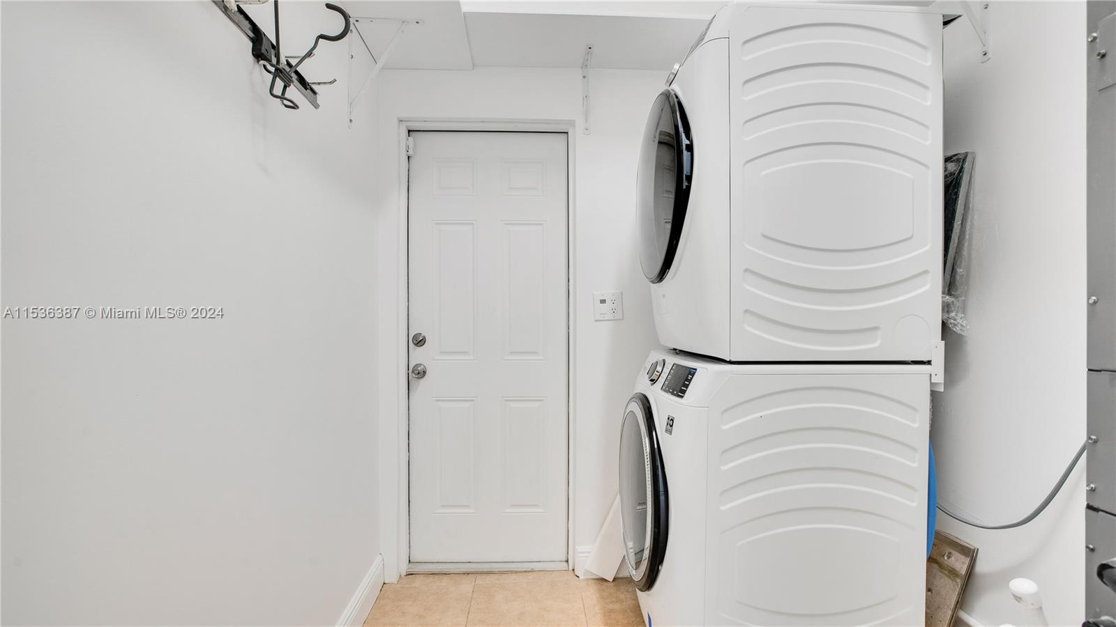 5711 Marius St 5711, Coral Gables, Florida 33146, 3 Bedrooms Bedrooms, ,2 BathroomsBathrooms,Residentiallease,For Rent,5711 Marius St 5711,A11536387