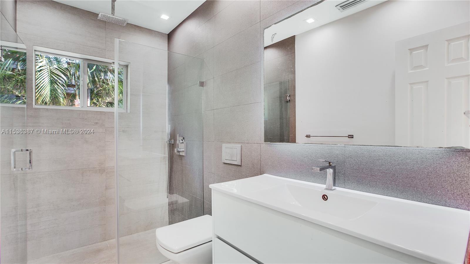 5711 Marius St 5711, Coral Gables, Florida 33146, 3 Bedrooms Bedrooms, ,2 BathroomsBathrooms,Residentiallease,For Rent,5711 Marius St 5711,A11536387