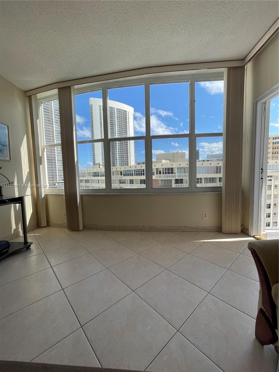 Hallandale Beach, Florida 33009, 1 Bedroom Bedrooms, ,1 BathroomBathrooms,Residential,For Sale,A11534077