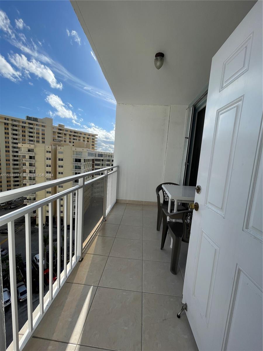 Hallandale Beach, Florida 33009, 1 Bedroom Bedrooms, ,1 BathroomBathrooms,Residential,For Sale,A11534077