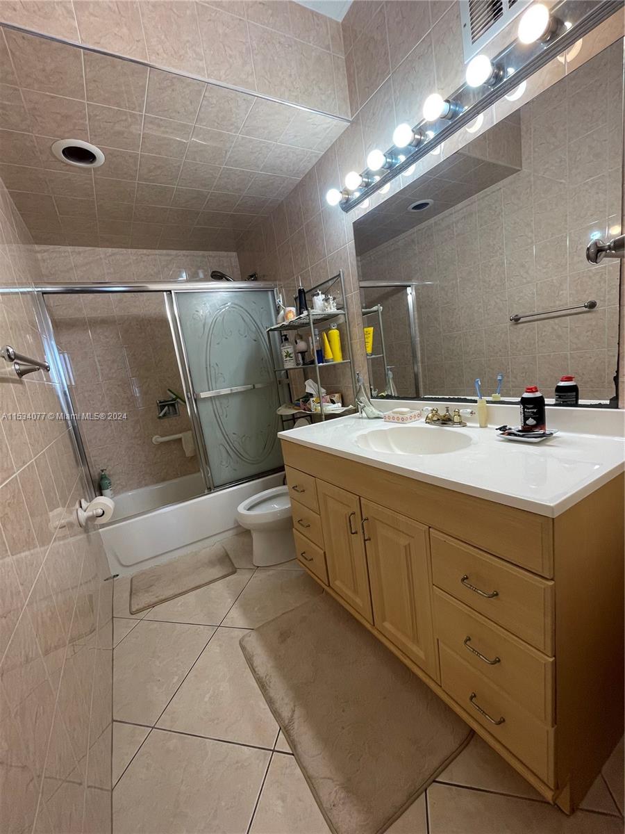 Hallandale Beach, Florida 33009, 1 Bedroom Bedrooms, ,1 BathroomBathrooms,Residential,For Sale,A11534077