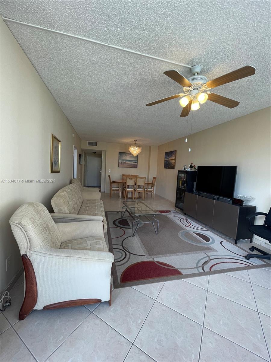 Hallandale Beach, Florida 33009, 1 Bedroom Bedrooms, ,1 BathroomBathrooms,Residential,For Sale,A11534077