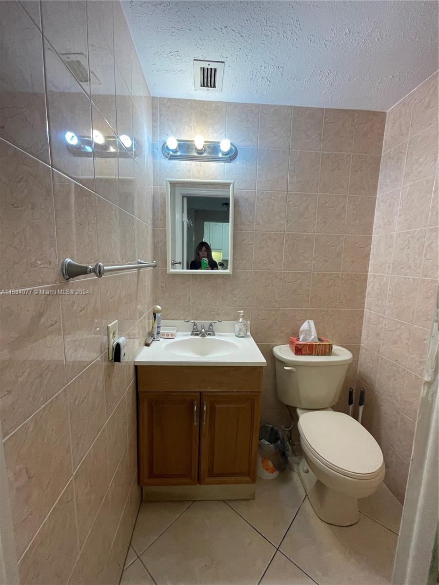 Hallandale Beach, Florida 33009, 1 Bedroom Bedrooms, ,1 BathroomBathrooms,Residential,For Sale,A11534077