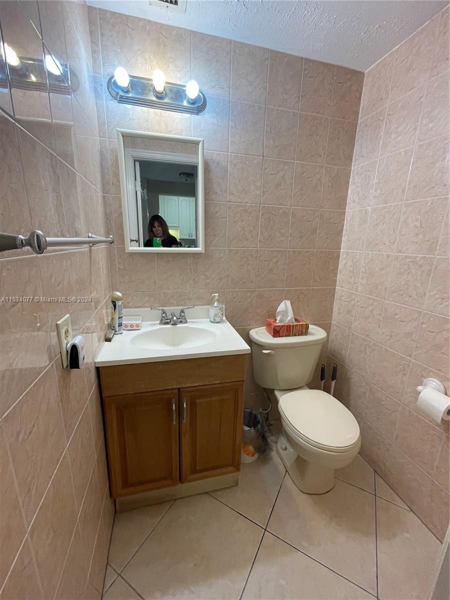 Hallandale Beach, Florida 33009, 1 Bedroom Bedrooms, ,1 BathroomBathrooms,Residential,For Sale,A11534077