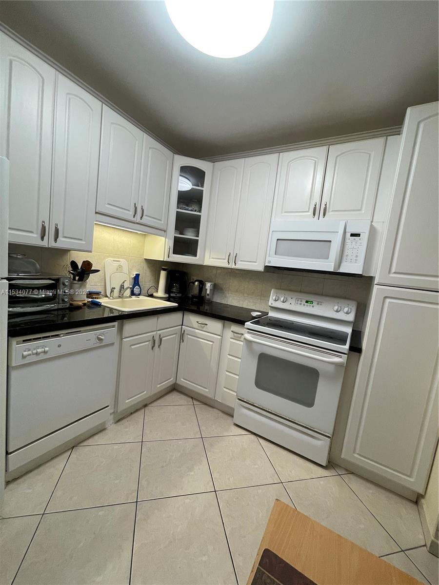 Hallandale Beach, Florida 33009, 1 Bedroom Bedrooms, ,1 BathroomBathrooms,Residential,For Sale,A11534077