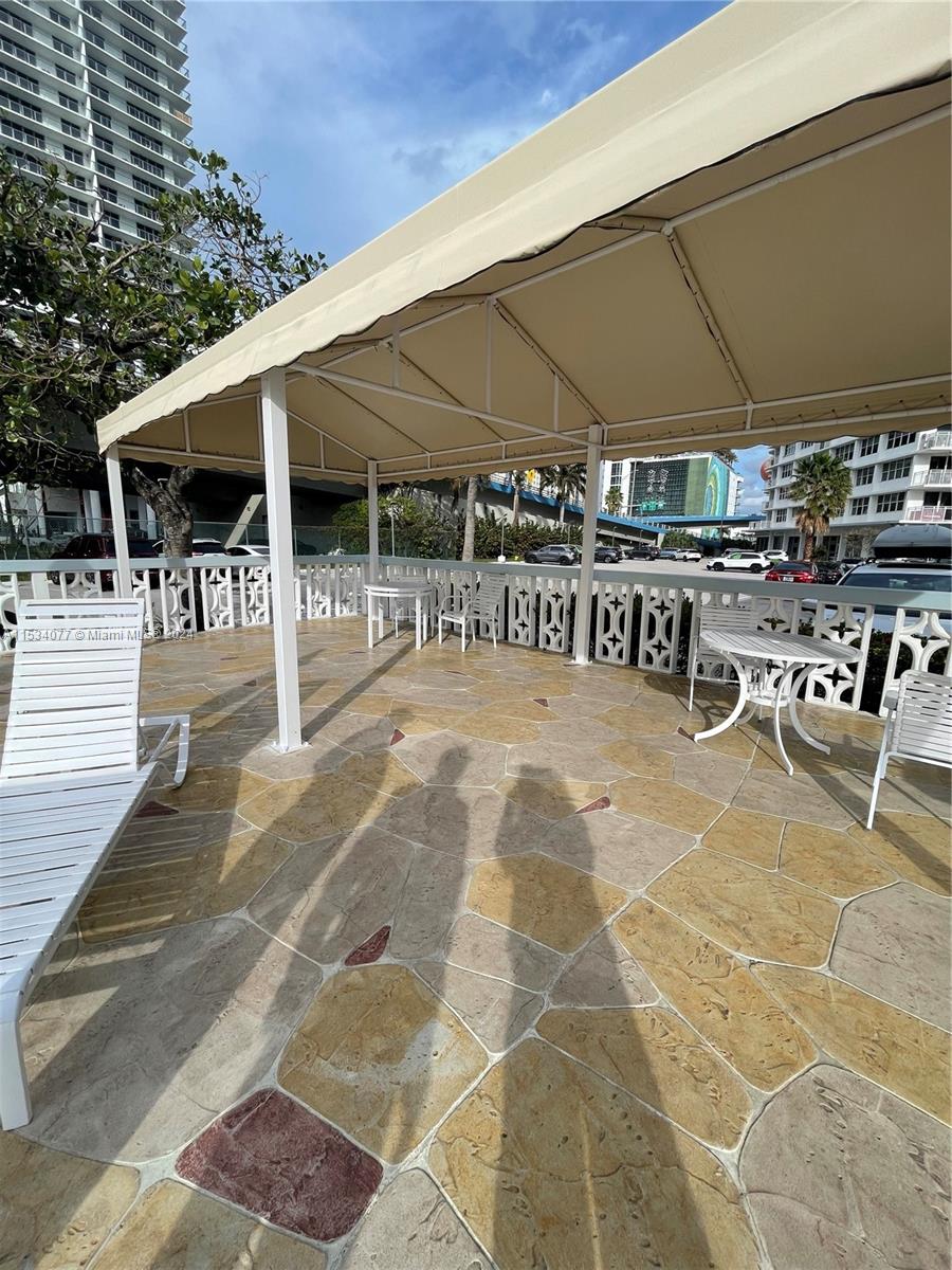 Hallandale Beach, Florida 33009, 1 Bedroom Bedrooms, ,1 BathroomBathrooms,Residential,For Sale,A11534077