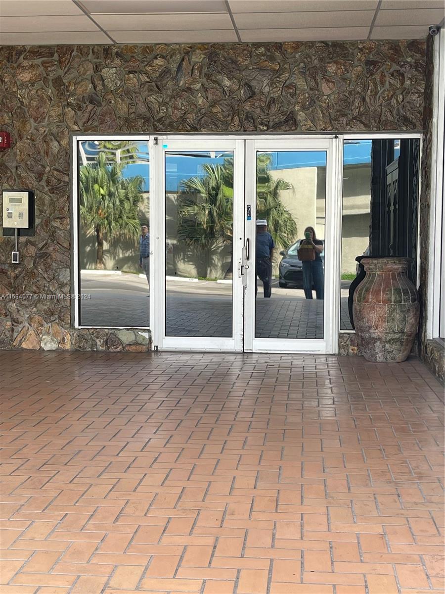 Hallandale Beach, Florida 33009, 1 Bedroom Bedrooms, ,1 BathroomBathrooms,Residential,For Sale,A11534077