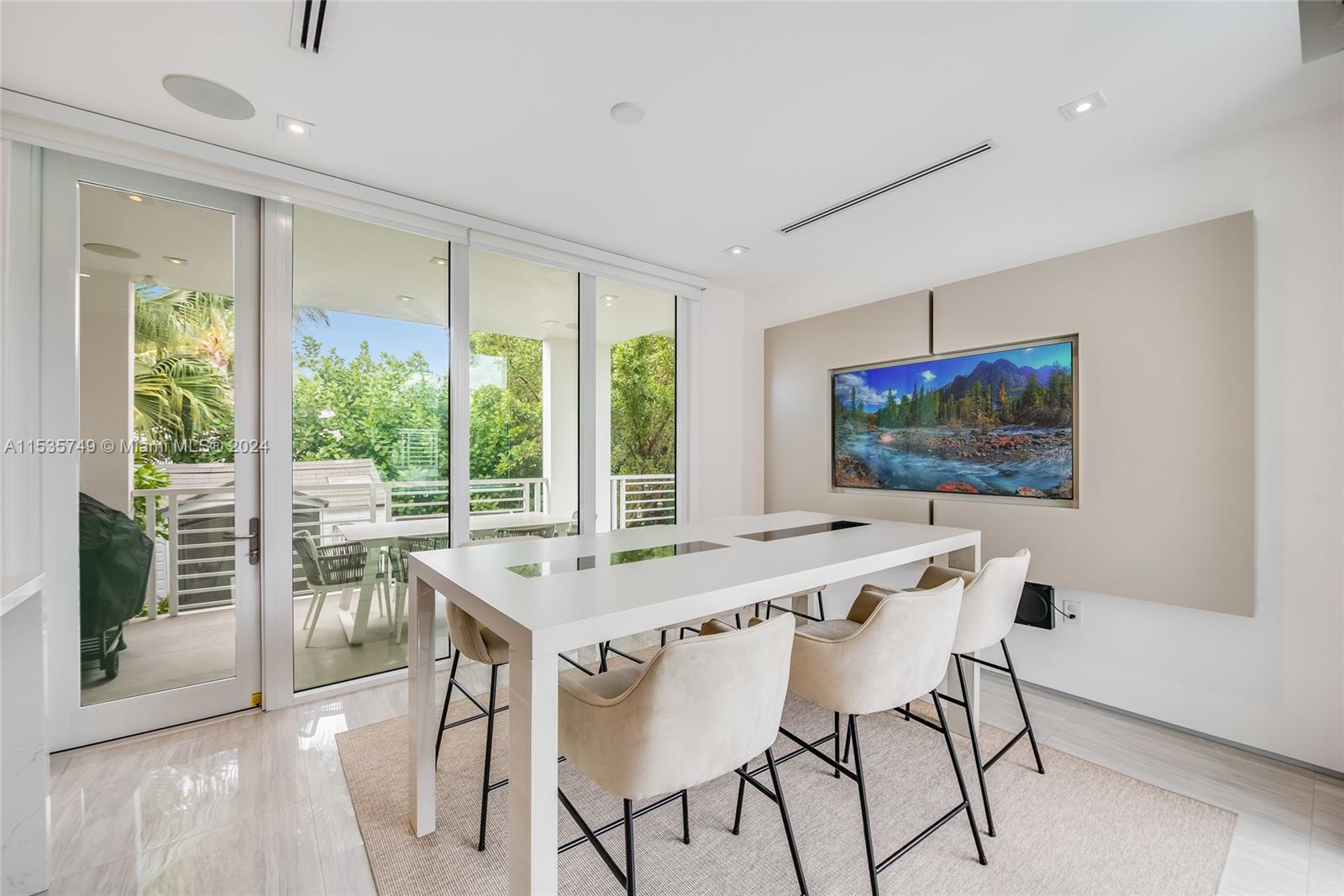 330 Fernwood Road 1, Key Biscayne, Florida 33149, 3 Bedrooms Bedrooms, ,2 BathroomsBathrooms,Residentiallease,For Rent,330 Fernwood Road 1,A11535749