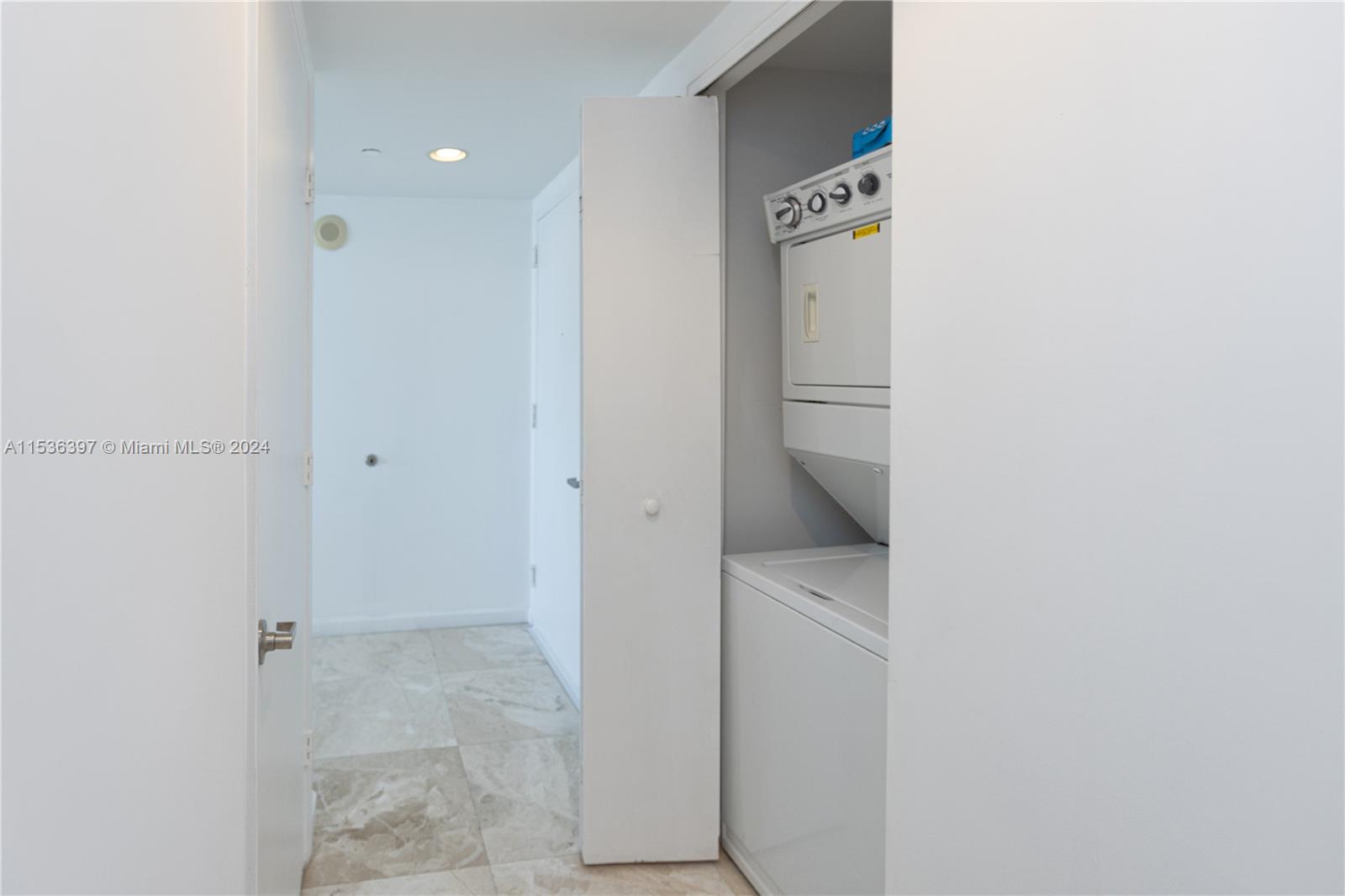 495 Brickell Ave 2601, Miami, Florida 33131, 3 Bedrooms Bedrooms, ,2 BathroomsBathrooms,Residential,For Sale,495 Brickell Ave 2601,A11536397