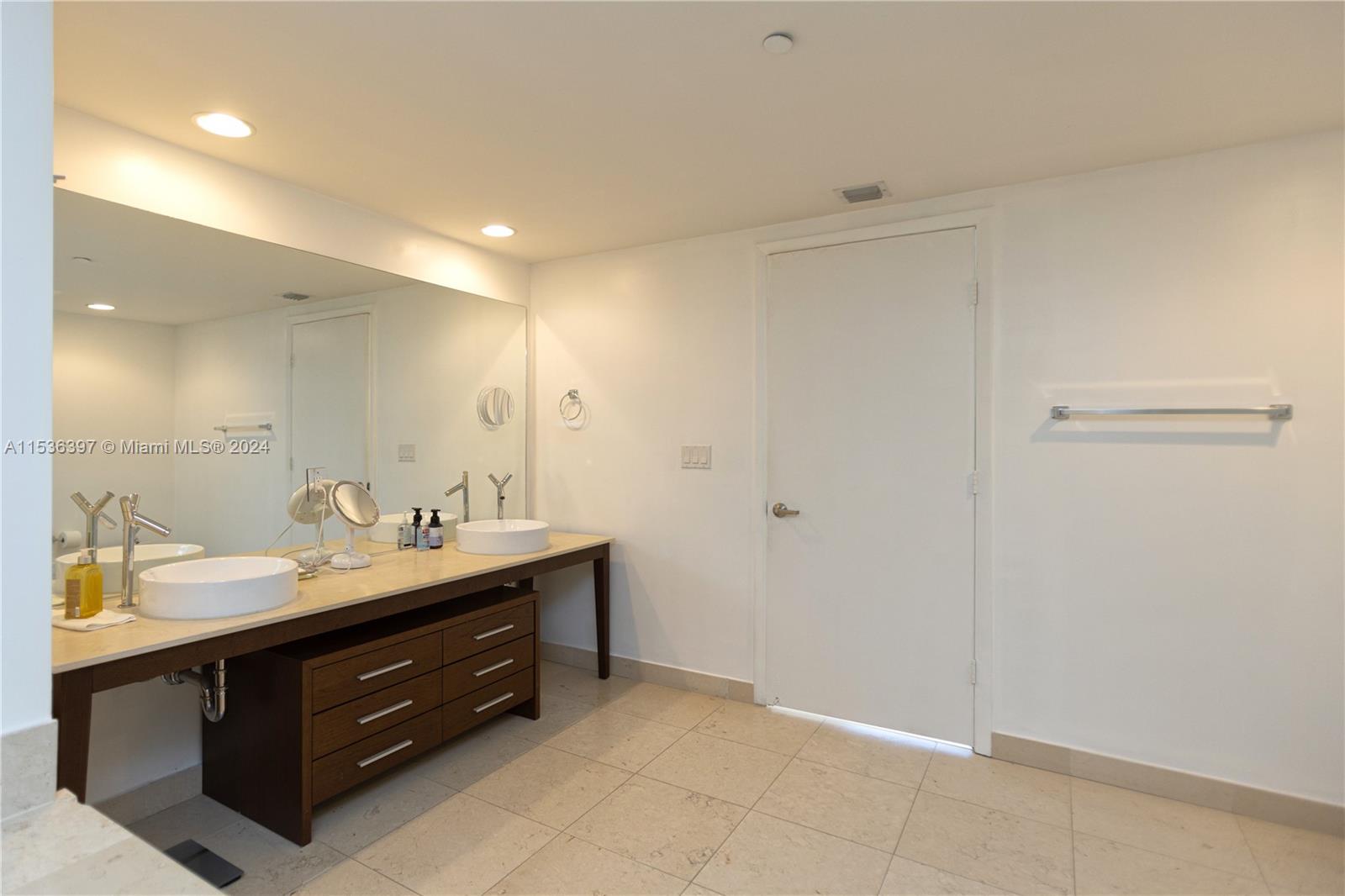 495 Brickell Ave 2601, Miami, Florida 33131, 3 Bedrooms Bedrooms, ,2 BathroomsBathrooms,Residential,For Sale,495 Brickell Ave 2601,A11536397