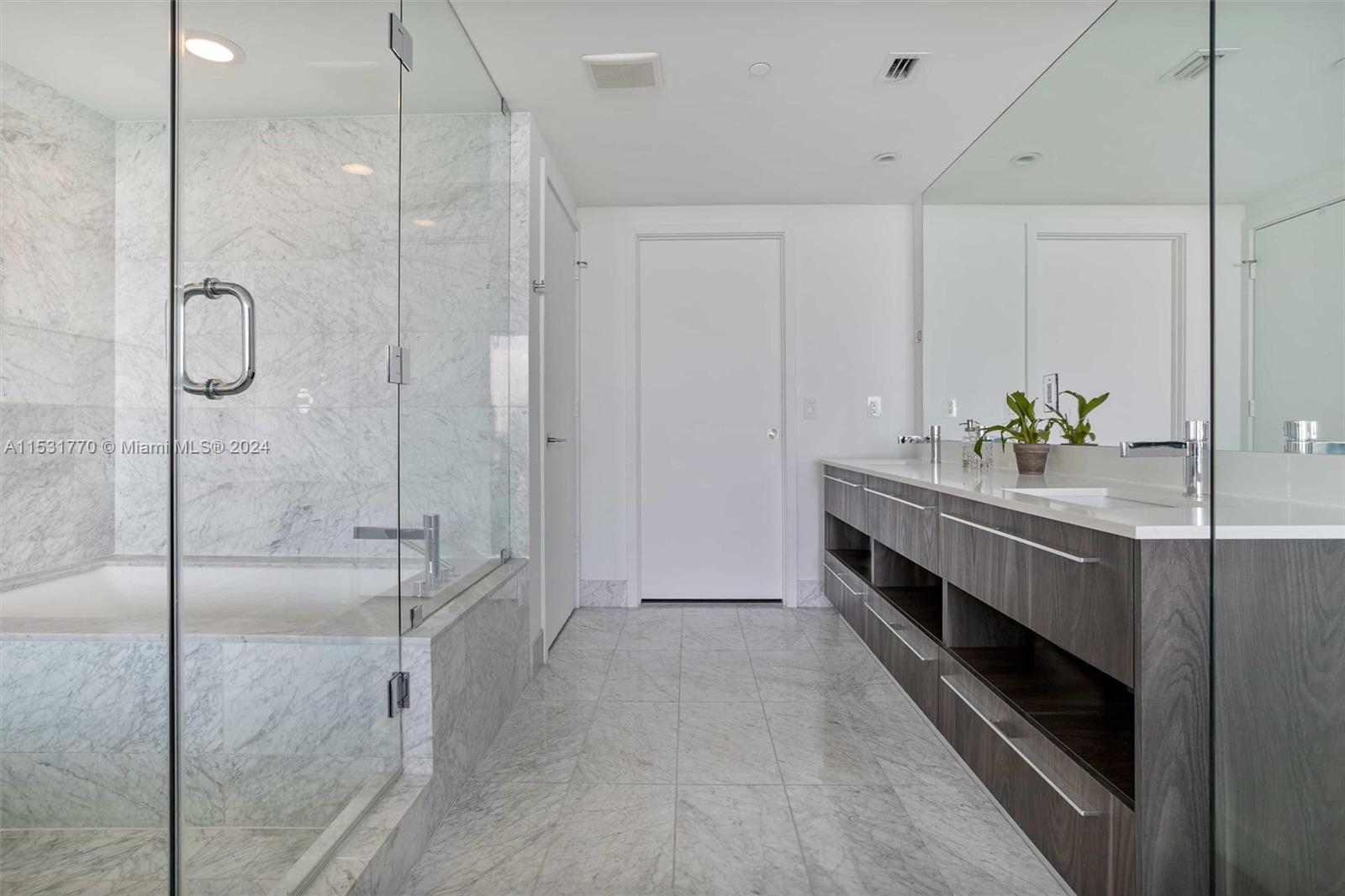 3131 NE 7th Ave 2004, Miami, Florida 33137, 3 Bedrooms Bedrooms, ,3 BathroomsBathrooms,Residential,For Sale,3131 NE 7th Ave 2004,A11531770